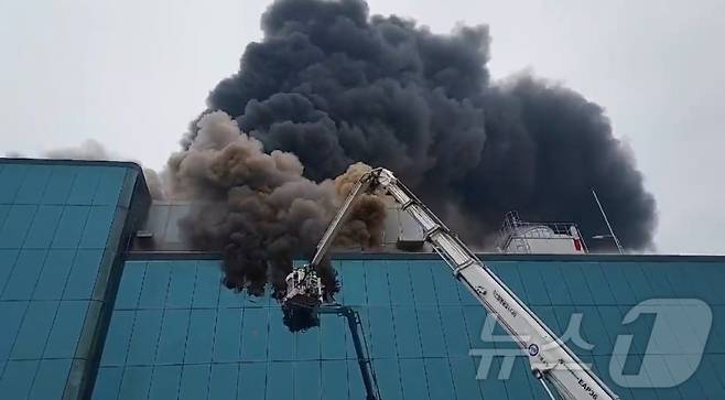 12일 오후 2시쯤 전북자치도 익산시 용제동 LG화학생명과학 익산공장에서 화재가 발생했다. /사진=뉴스1