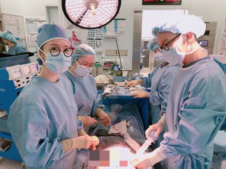 분당서울대병원 외과 레지던트 시절의 허윤정 교수./사진=본인 제공