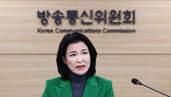 이진숙 방송통신위원회 위원장이 12일 경기도 과천시 방통위에서 열린 전체회의에서 모두발언을 하고 있다. [연합]