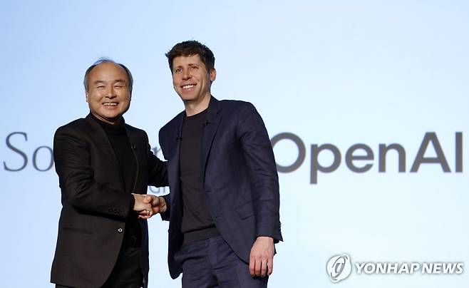 손정의 소프트뱅크그룹 회장과 샘 올트먼 오픈AI CEO [EPA 연합뉴스 자료사진. 재판매 및 DB 금지]