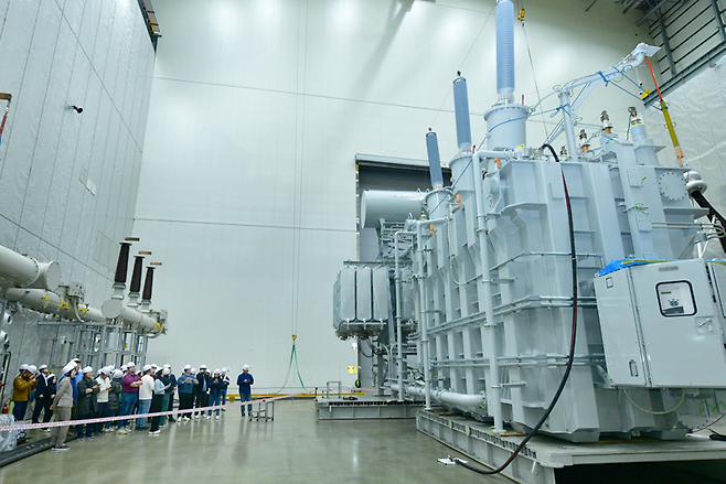 HD현대일렉트릭 초고압 변압기 사진. HD현대일렉트릭 제공