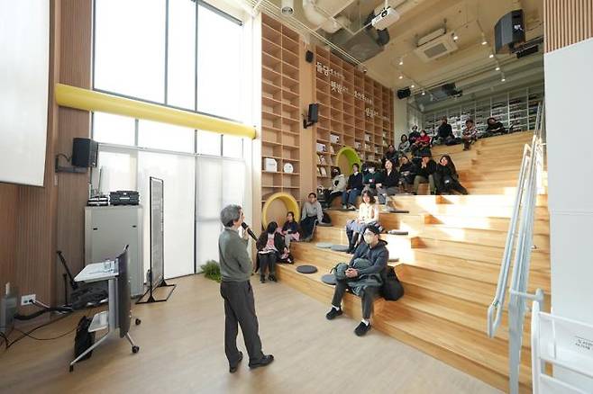 새로 개관한 중랑구 중화문학도서관. 중랑구 제공