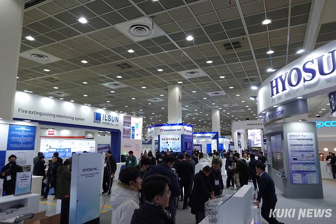 서울 강남구 코엑스에서 12일부터 14일까지 ‘일렉스 코리아(Elecs Korea, 구 전기산업대전) 및 코리아스마트그리드엑스포 2025’가 진행되고 있다. 김재민 기자&nbsp;