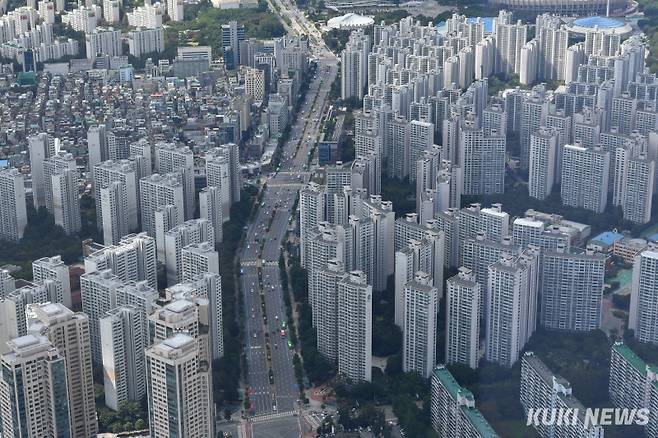 서울 송파구 롯데월드타워에서 바라본 송파구와 강남구 아파트 단지 모습. 곽경근 대기자 