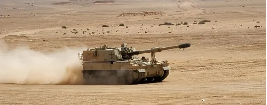 중동 사막을 달리고 있는 K9 자주포. (출처=한화에어로스페이스 제공)