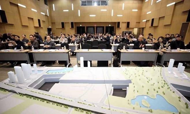 인천 송도국제도시 6·8공구 개발사업을 위한 국제디자인공모 심사가 지난 12일 포스코이앤씨 송도사옥 대강당에서 열렸다.[인천경제자유구역청 제공]