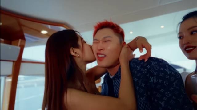 AP Alchemy ‘FREAKY’ MV 캡처