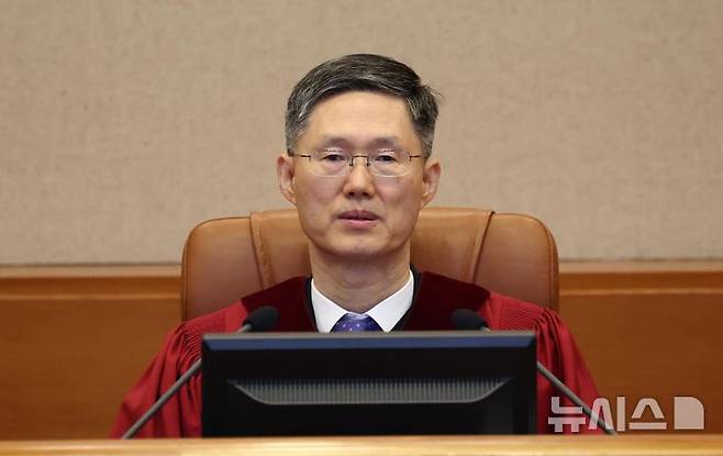 [서울=뉴시스] 사진공동취재단 = 문형배 헌법재판소장 권한대행이 13일 서울 종로구 헌법재판소에서 열린 '윤석열 대통령 탄핵심판 8차 변론'에 참석해 자리하고 있다. 2025.02.13. photo@newsis.com