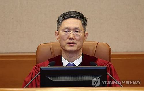 윤 대통령 8차 변론 참석한 문형배 헌재소장 권한대행 (서울=연합뉴스) 김인철 기자 = 문형배 헌법재판소장 권한대행이 13일 서울 종로구 헌법재판소 대심판정에서 열린 '윤석열 대통령 탄핵심판 8차 변론'에 입장해 자리하고 있다. 2025.2.13 yatoya@yna.co.kr