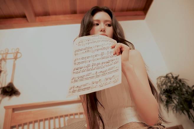 미니 1집 타이틀곡은 '스트래티지'와 '백시트' 두 곡이다. 엠플리파이 제공