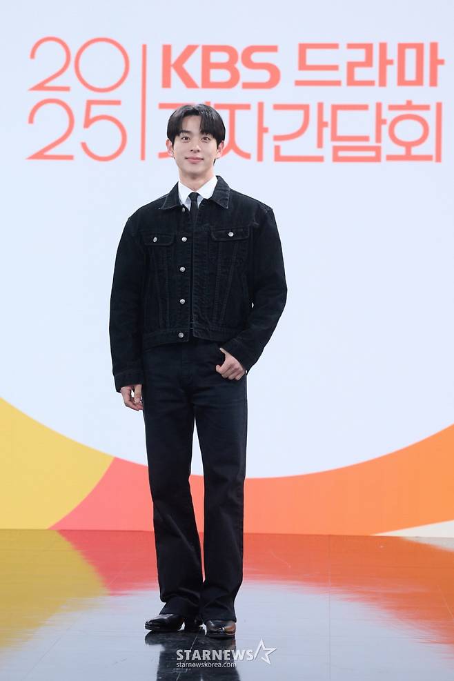김은호 '훈남의 인사'[★포토]