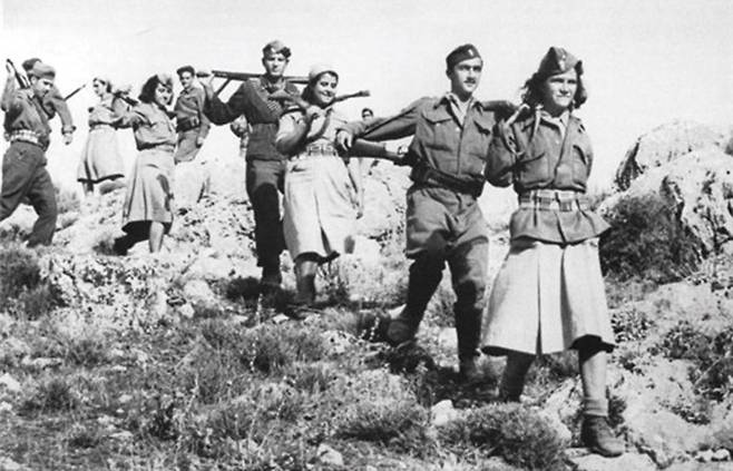 그리스는 파시스트 대통령이 지배했지만, 연합군 편에 섰다. 그리스 레지스탕스 조직원들.[사진 | 위키미디어 제공]