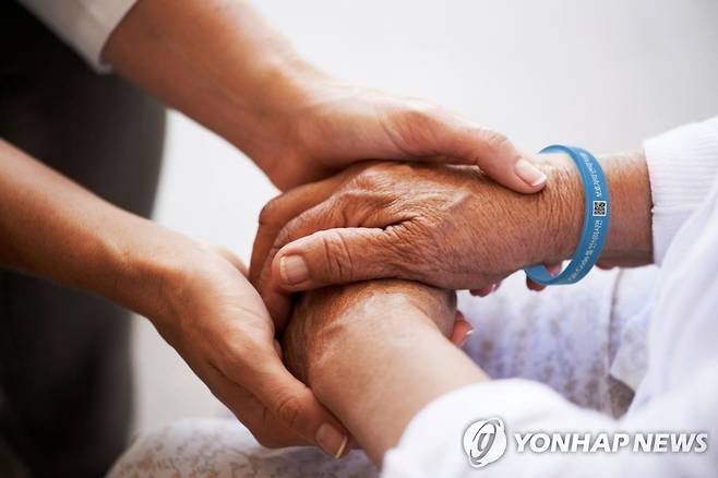 치매환자 안심귀가팔찌 [한국에자이 제공]