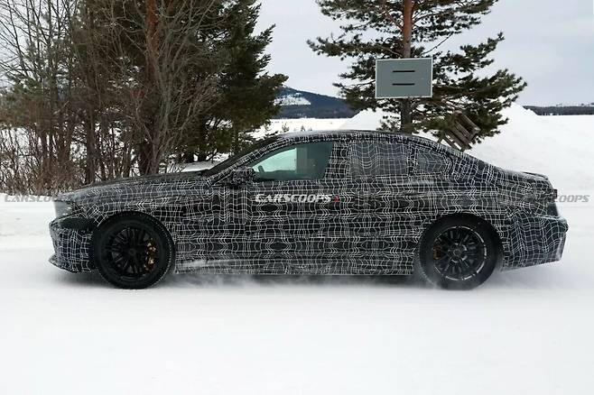 사진 : BMW M5 페이스리프트 테스트카 (출처=Carscoops)