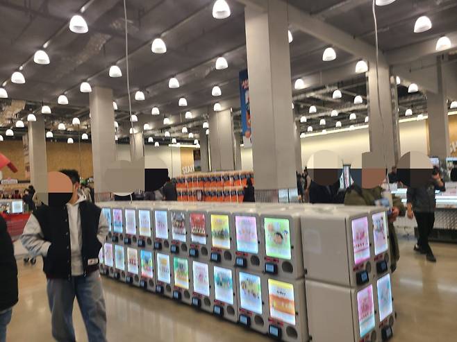 14일 개점한 이마트 트레이더스 홀세일 클럽 마곡점에 신설된 로드쇼 공간. /최효정 기자