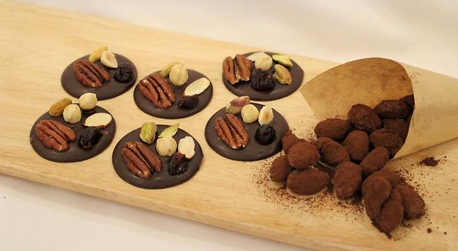 왼쪽이 망디앙 쇼콜라, 오른쪽이 아망드 쇼콜라. /현대백화점 홈페이지 캡처