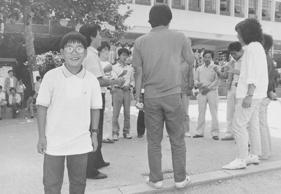 1987년 고려대에 정착해 대학생 형, 누나들의 보살핌을 받으며 자라난 정돌이(송귀철). 사진 인디라인