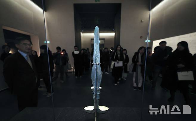 [서울=뉴시스] 김명년 기자 = 14일 오전 서울 용산구 국립중앙박물관에서 ‘선사 고대관 개편’ 언론공개회가 진행되고 있다. 국립중앙박물관은 1층 상설전시 중 구석기실, 신석기실, 청동기실, 고조선부여삼한실, 고구려실 개편하고 어린이를 위한 '배움 공간'도 조성했다. 2025.02.14. kmn@newsis.com