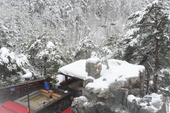 빈티지풍의 여행지 덕구온천.