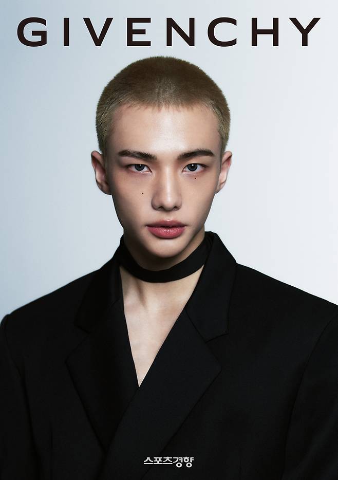 지방시 뷰티 앰버서더로 발탁된 스트레이키즈 멤버 현진. 지방시 뷰티 제공