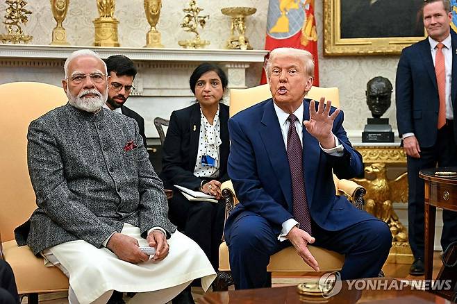 트럼프 미국 대통령(오른쪽)과 모디 인도 총리 [AFP=연합뉴스. 재판매 및 DB 금지]