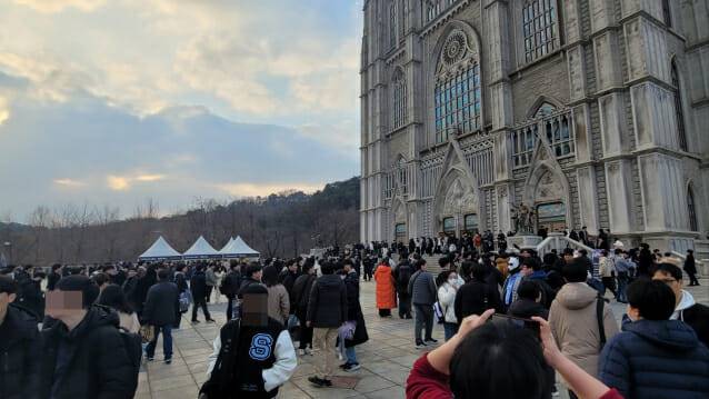 평화의 전당을 가득메운 팬들