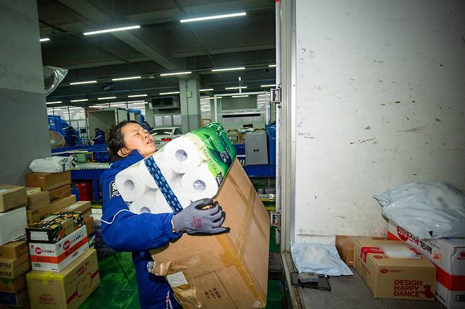 상차 작업은 힘들다. /김용재 영상미디어 기자