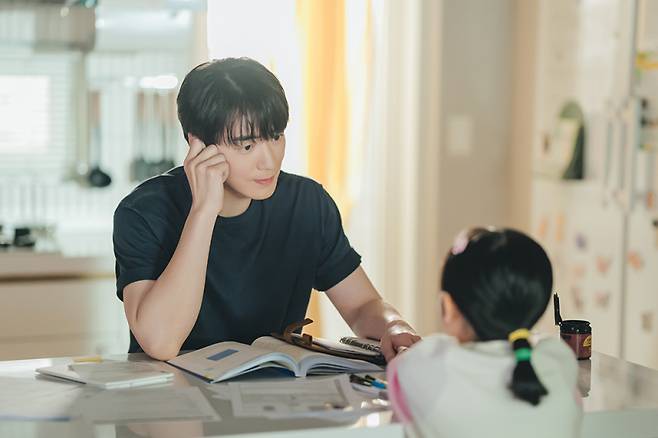 ‘나의 완벽한 비서’ 유은호(이준혁), 유별(기소유) 스틸. 스튜디오S, 이오콘텐츠그룹 제공