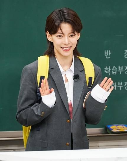 정혜인은 자신의 어린 시절에 대한 깜짝 고백을 전하며 스튜디오를 술렁이게 만들었다.사진=JTBC 제공