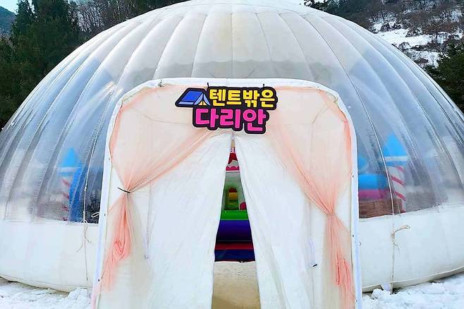 다리안 온 축제 텐트 외관