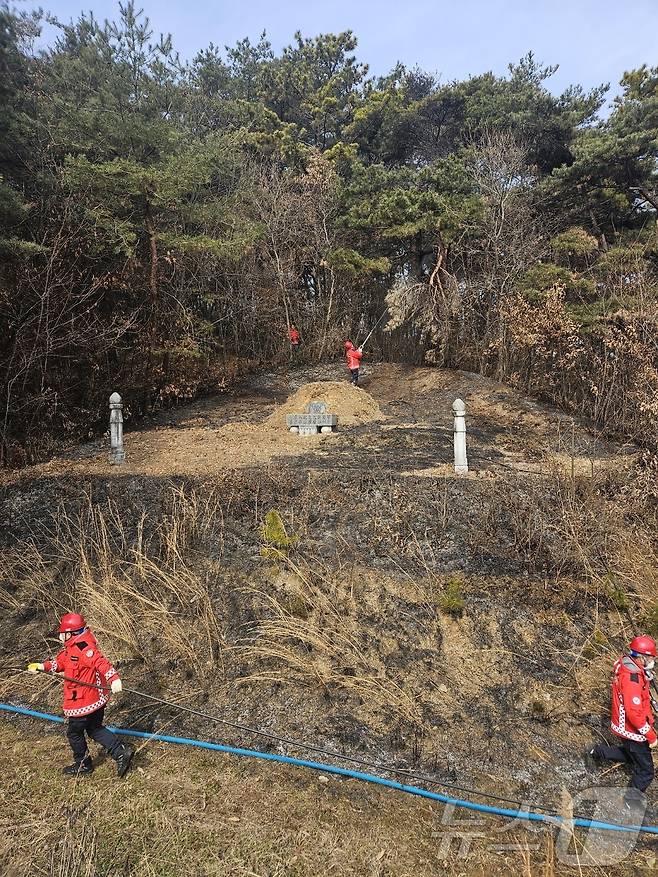 16일 오전 11시 21분께 전북자치도 남원시 대산면 수덕리 산에서 산불이 발생했다.(산림청제공. 재판매 및 DB금지)2025.2.16/뉴스1