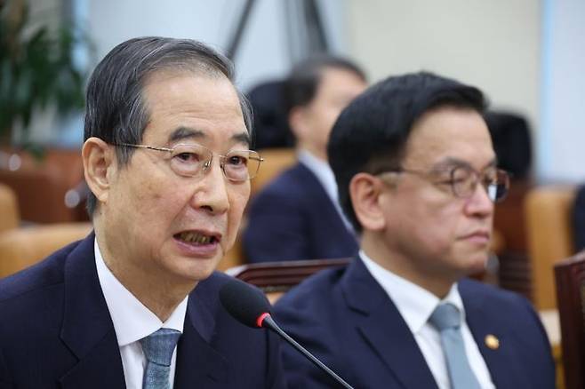 한덕수 국무총리가 6일 국회에서 열린 윤석열 정부의 비상계엄 선포를 통한 내란혐의 진상규명 국정조사특별위원회 전체회의(청문회)에서 의원 질의에 답하고 있다. ⓒ뉴시스