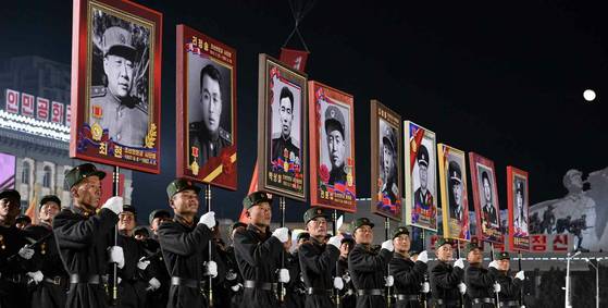 2023년 2월 8일 조선인민군 창건일(건군절) 75주년 기념 열병식에서 등장한 북한군 1세대 지휘관들의 초상사진. 로동신문=연합