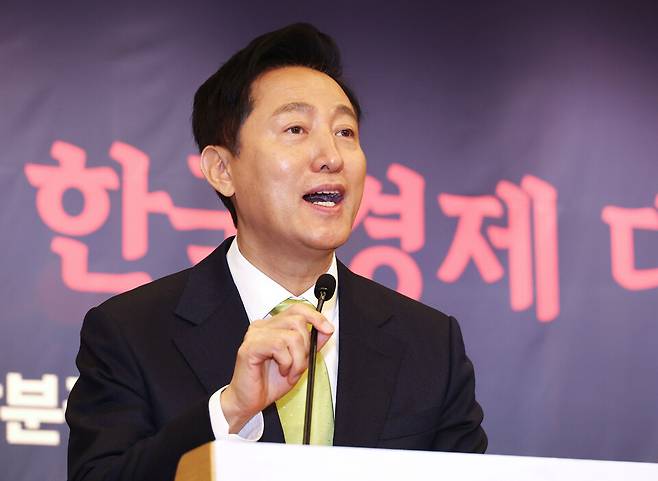 오세훈 서울시장이 2월12일 서울 국회 도서관에서 열린 '87체제 극복을 위한 지방분권 개헌 토론회'에서 개회사를 하고 있다. ⓒ연합뉴스