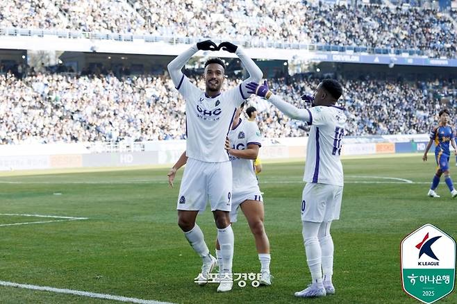FC 안양 모따의 세리머니 장면. 프로축구연맹 제공