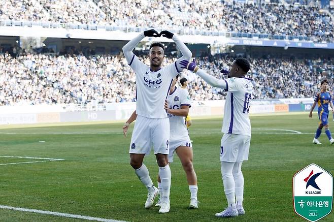 ▲ 깜짝 대이변이다. 올시즌 K리그1에 승격한 안양이 16일 오후 2시 울산문수경기장에서 열린 ‘하나은행 K리그1 2025’ 개막전(1라운드)에서 울산HD에 1-0으로 이겼다&nbsp; ⓒ한국프로축구연맹