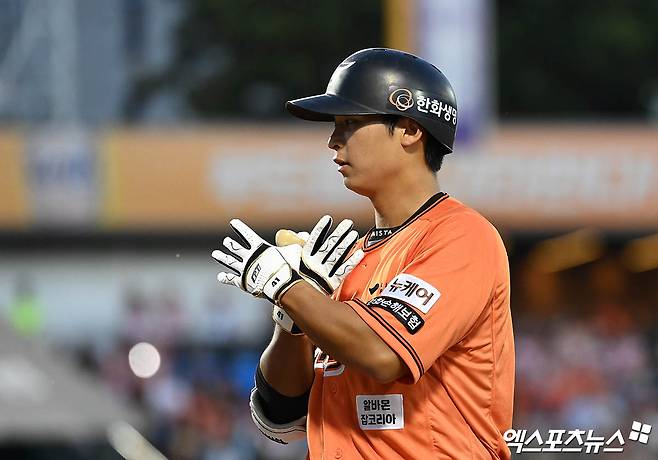 29일 오후 대전한화생명이글스파크에서 열린 '2024 신한 SOL Bank KBO리그' NC 다이노스와 한화 이글스의 경기, 5회말 2사 한화 최인호가 안타를 때려낸 뒤 세리머니를 하고 있다. 엑스포츠뉴스DB