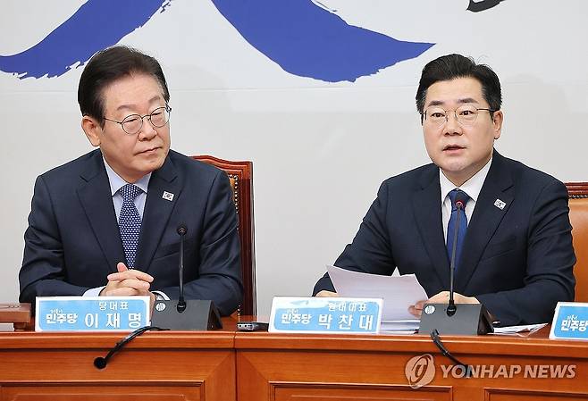 최고위원회의 발언하는 박찬대 원내대표 (서울=연합뉴스) 류영석 기자 = 더불어민주당 박찬대 원내대표가 14일 국회에서 열린 최고위원회의에서 발언하고 있다. 2025.2.14 ondol@yna.co.kr