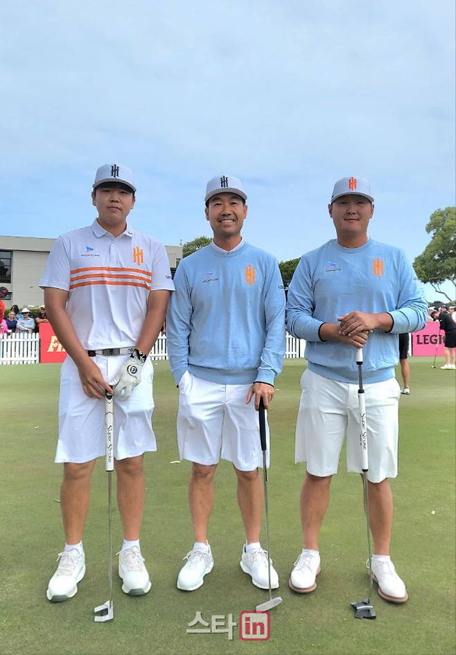 한국과 한국계 선수로 구성된 LIV 골프 아이언헤즈GC팀 장유빈(왼쪽부터)과 케빈 나, 대니 리가 16일 호주 사우스오스트레일리아주 애들레이드에서 열린 LIV 골프 애들레이드 대회 마지막 날 연습 그린에 모였다. (사진=주영로 기자)