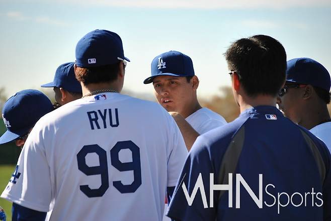 (지난 2013년 다저스에서 류현진(왼쪽)과 함께 뛰었던 루이스 크루즈(가운데))