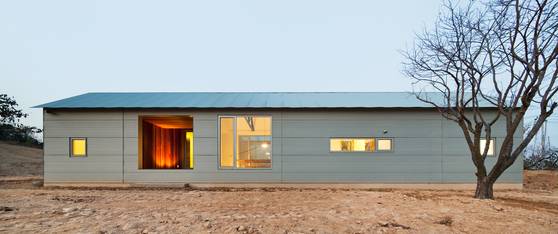 정현아(디아건축사사무소)의 '와촌리 창고주택'(2012). 충청남도 연기군. [사진 신경섭, 국립현대미술관]