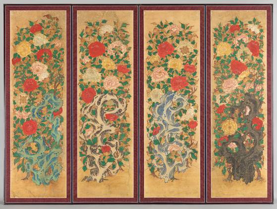 조선 궁중 유물 중 하나인 모란도 4폭 병풍. 모란은 부귀를 상징한다. [국립고궁박물관]