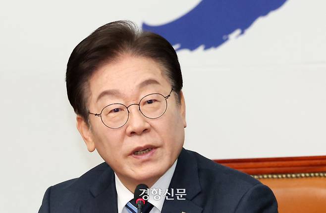 이재명 더불어민주당 대표가 17일 국회에서 열린 최고위원회의에서 발언하고 있다. 박민규 선임기자