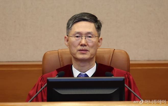 [서울=뉴시스] 사진공동취재단 = 문형배 헌법재판소장 권한대행이 13일 서울 종로구 헌법재판소에서 열린 '윤석열 대통령 탄핵심판 8차 변론'에 참석해 자리하고 있다. 2025.02.13. photo@newsis.com /사진=류현주