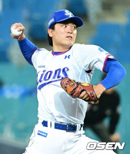 [OSEN=대구, 김성락 기자] 27일 오후 대구 삼성 라이온즈파크에서 ‘2023 신한은행 SOL KBO리그’ 삼성 라이온즈와 두산 베어스의 경기가 열렸다.3회초 삼성 이재희가 마운드에 올라 힘차게 공을 뿌리고 있다. 2023.04.27 /ksl0919@osen.co.kr