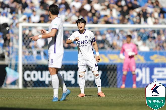 이창용(오른쪽). /사진=한국프로축구연맹 제공