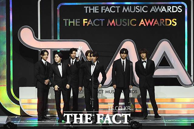 방탄소년단이 글로벌 아티스트 1위로 인기를 입증했다.