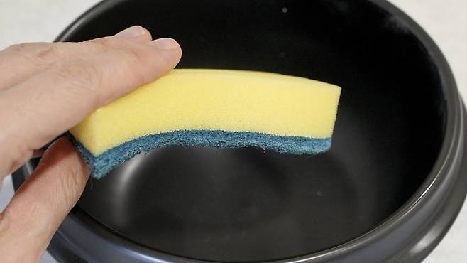 뚝배기 설거지 방법