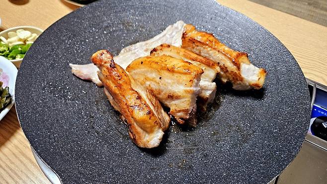 20250217_200953.jpg 저녁 통삼겹살로 한잔