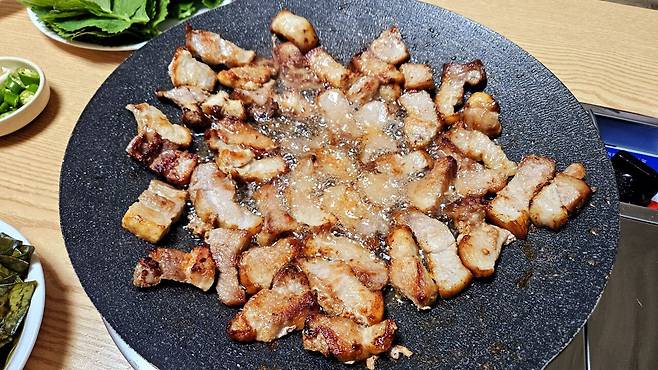 20250217_202027.jpg 저녁 통삼겹살로 한잔